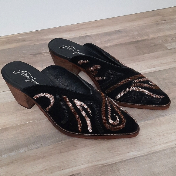 New Free People Anya Velvet Embroidered Mules - Picture 7 of 15
